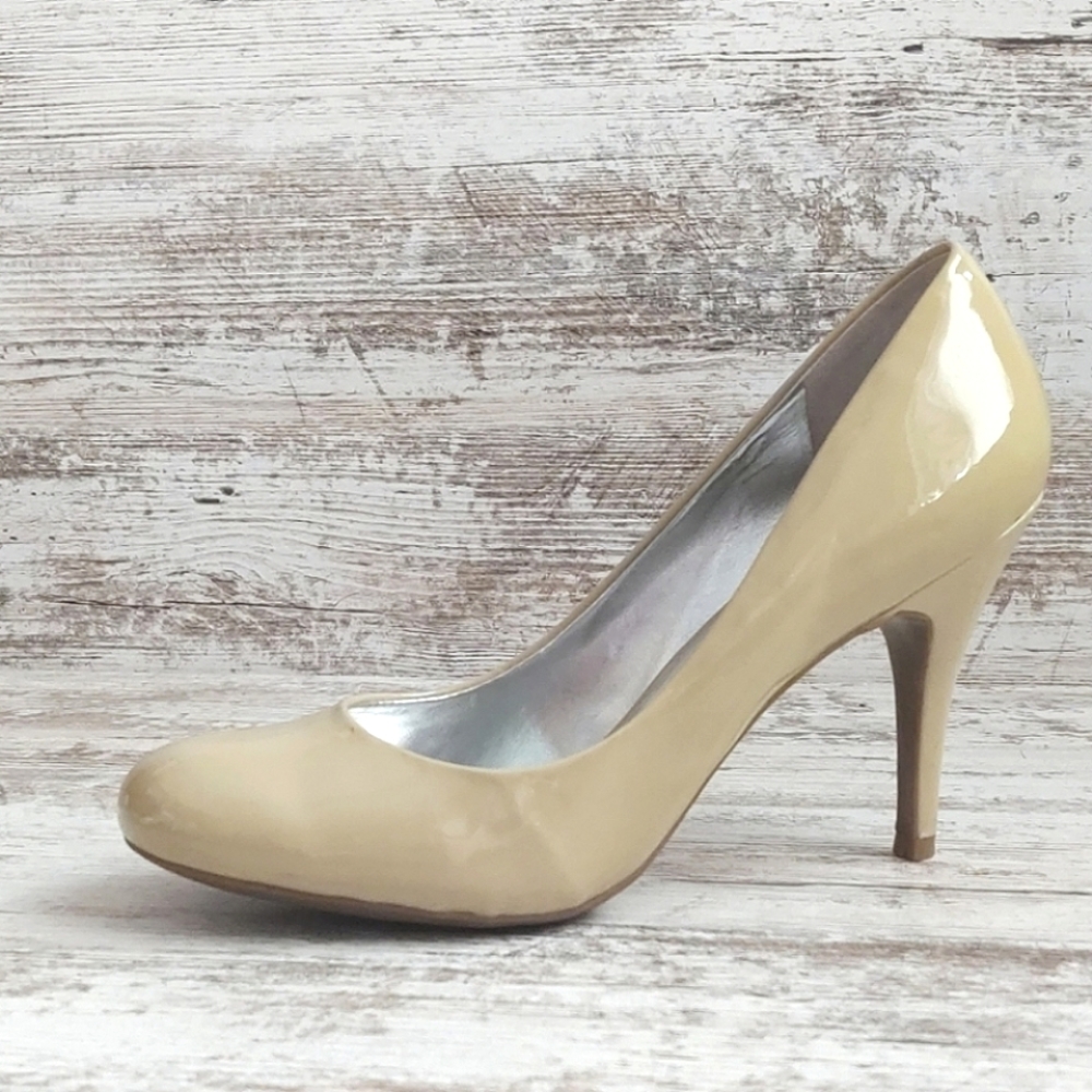 Like New Jessica Simpson Patent Leather Pumps